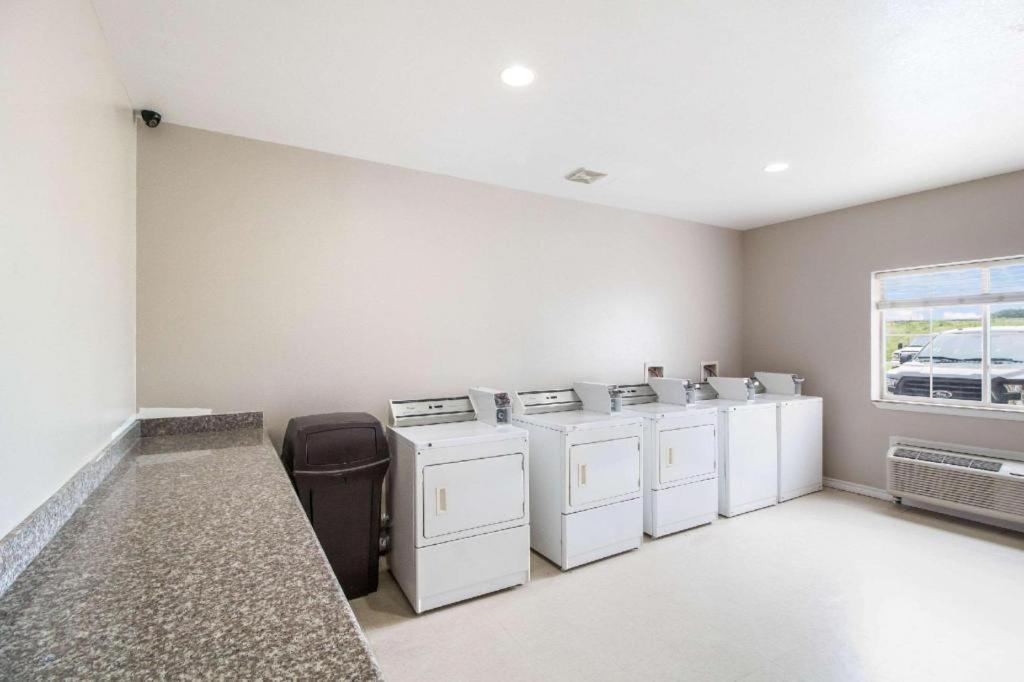 Rodeway Inn & Suites Port Arthur - Groves Экстерьер фото